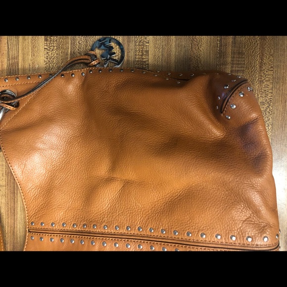 Michael Kors leather hobo bag with silver chain and leather strap. - Picture 3 of 10